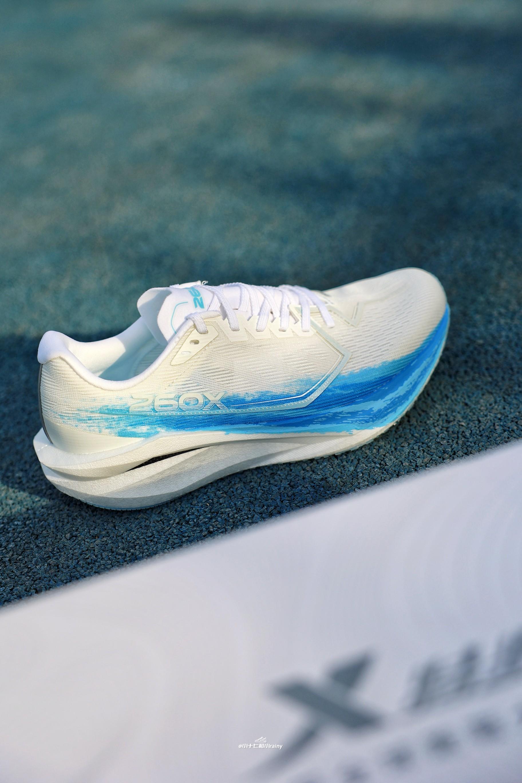 全能竞训小钢炮!特步260X 3.0:一鞋搞定多场景竞训